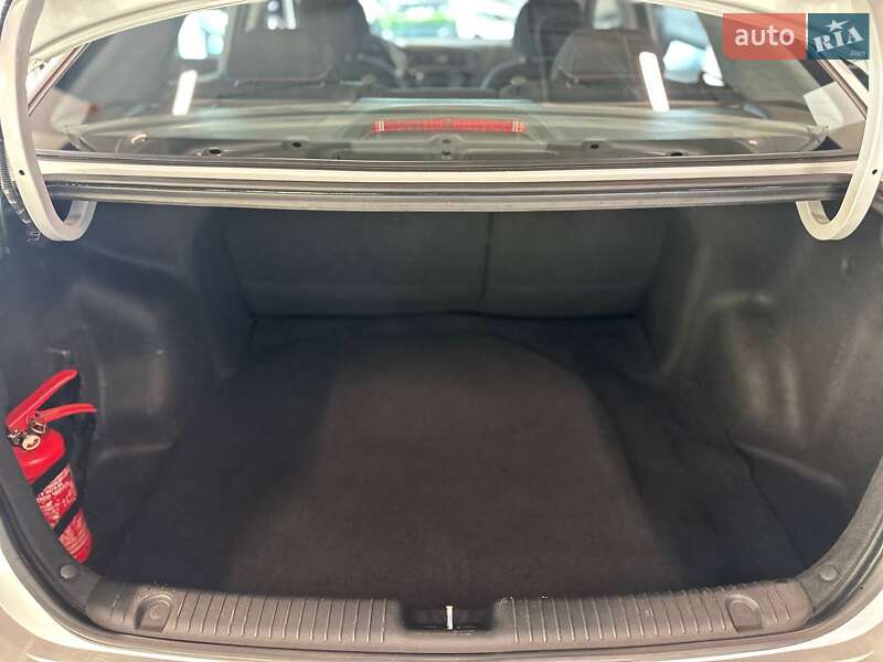 Седан Kia Rio 2012 в Львове