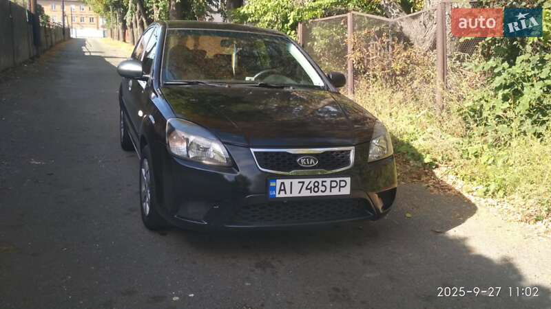 Седан Kia Rio 2010 в 