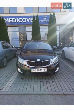 Седан Kia Rio 2014 в Ужгороді