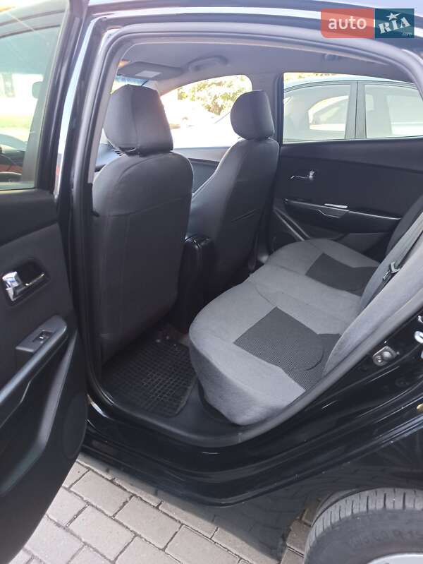 Седан Kia Rio 2014 в Ужгороде