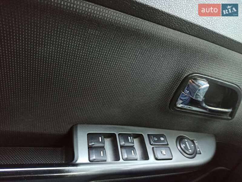 Седан Kia Rio 2014 в Ужгороде