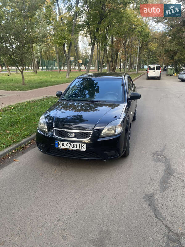 Седан Kia Rio 2011 в 