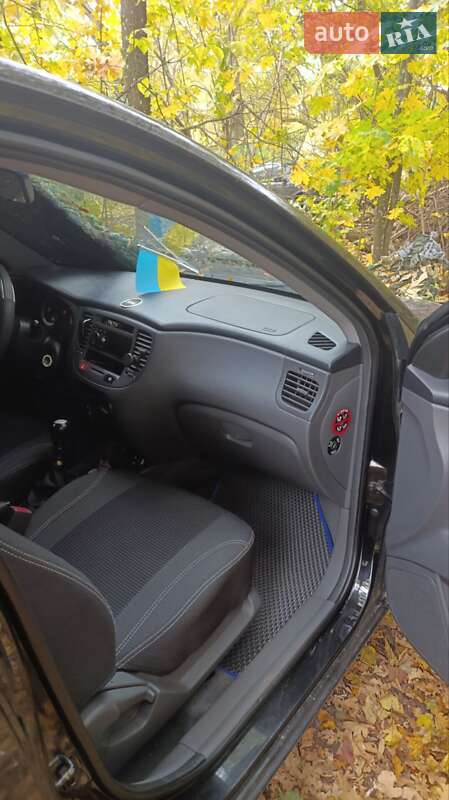 Хэтчбек Kia Rio 2006 в Сумах