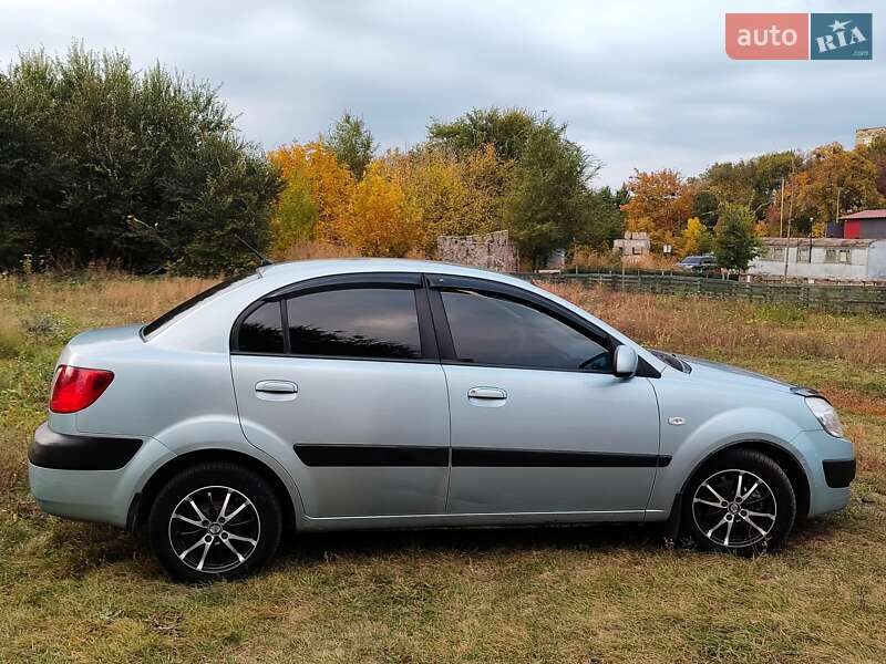 Седан Kia Rio 2007 в Полтаве