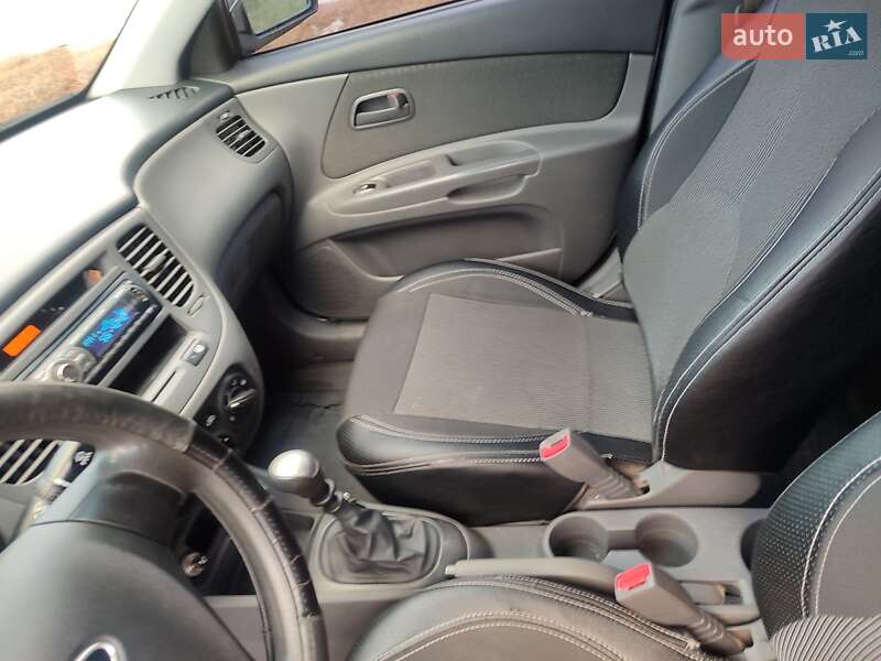 Седан Kia Rio 2007 в Полтаве