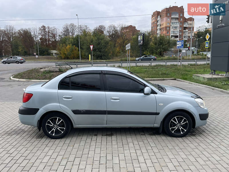 Седан Kia Rio 2007 в Полтаве