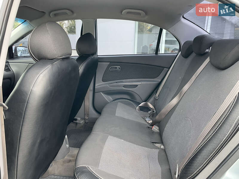 Седан Kia Rio 2007 в Полтаве