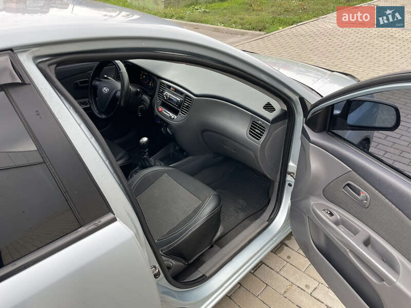 Седан Kia Rio 2007 в Полтаве