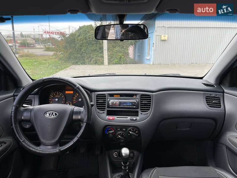 Седан Kia Rio 2007 в Полтаве