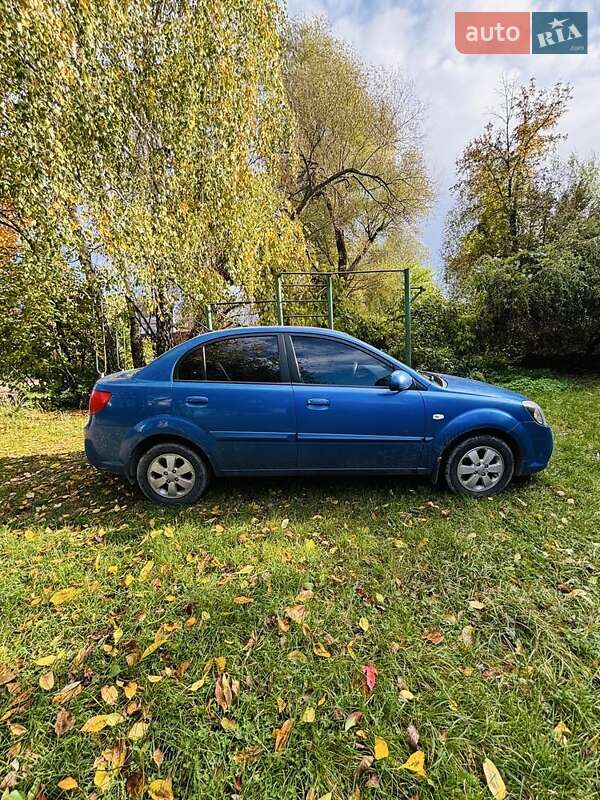 Седан Kia Rio 2010 в 
