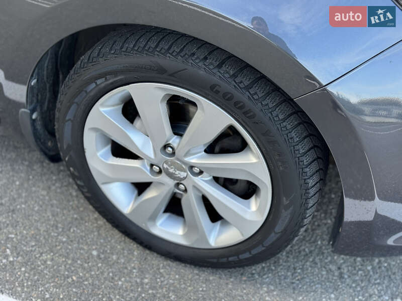 Седан Kia Rio 2016 в Києві