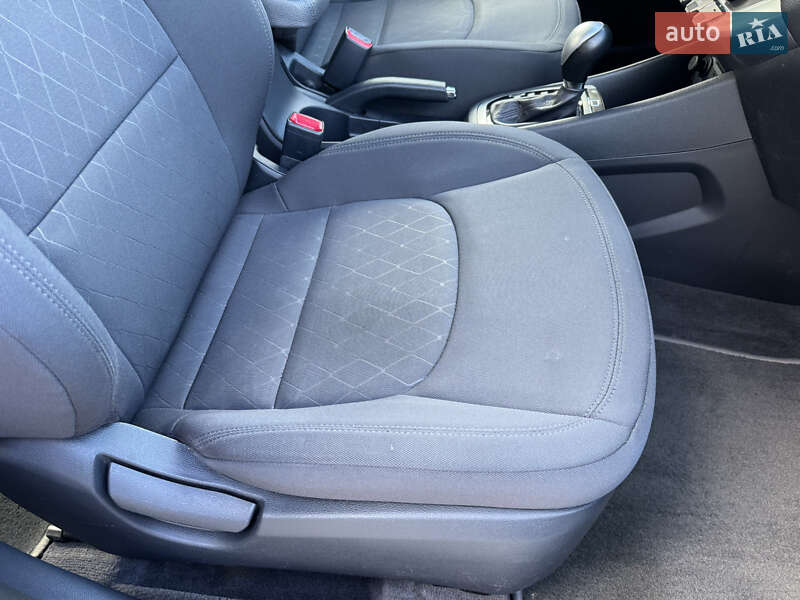 Седан Kia Rio 2016 в Києві