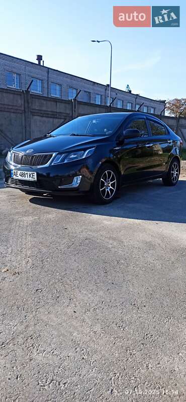 Седан Kia Rio 2011 в Кривом Роге