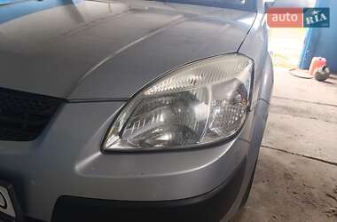Хэтчбек Kia Rio 2008 в  фото 3 Хэтчбек Kia Rio 2008 в