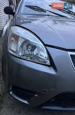 Седан Kia Rio 2010 в 