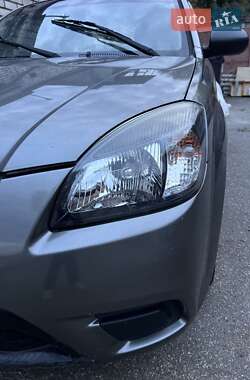 Седан Kia Rio 2010 в 