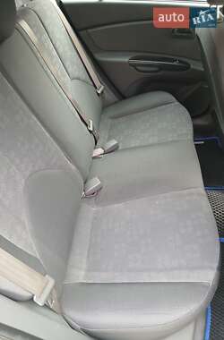 Хэтчбек Kia Rio 2010 в 