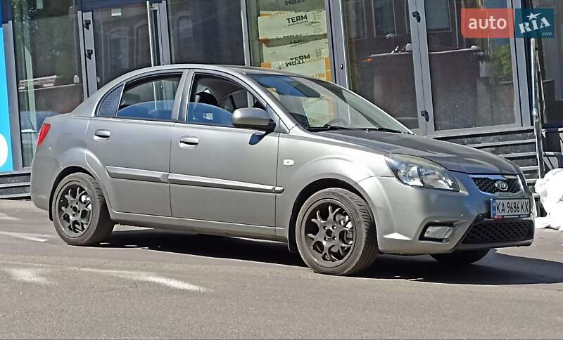 Хетчбек Kia Rio 2011 в Києві
