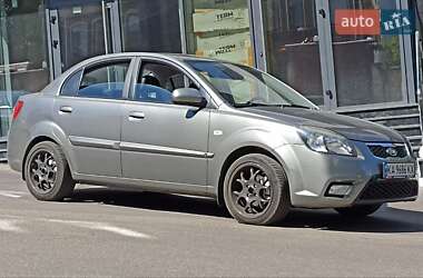 Хэтчбек Kia Rio 2011 в 