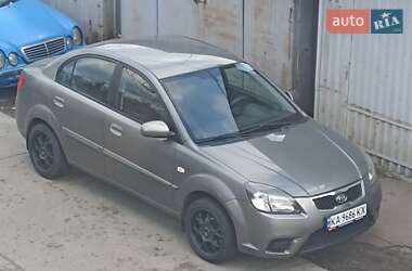 Хэтчбек Kia Rio 2011 в 