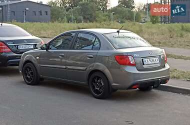 Хэтчбек Kia Rio 2011 в 