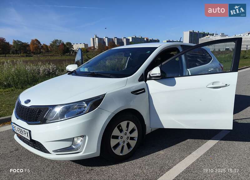 Хэтчбек Kia Rio 2012 в 