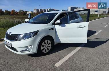 Хэтчбек Kia Rio 2012 в 