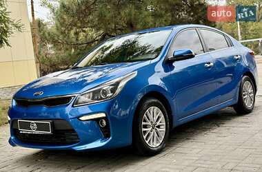 Седан Kia Rio 2018 в  фото 2 Седан Kia Rio 2018 в