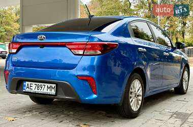 Седан Kia Rio 2018 в  фото 12 Седан Kia Rio 2018 в