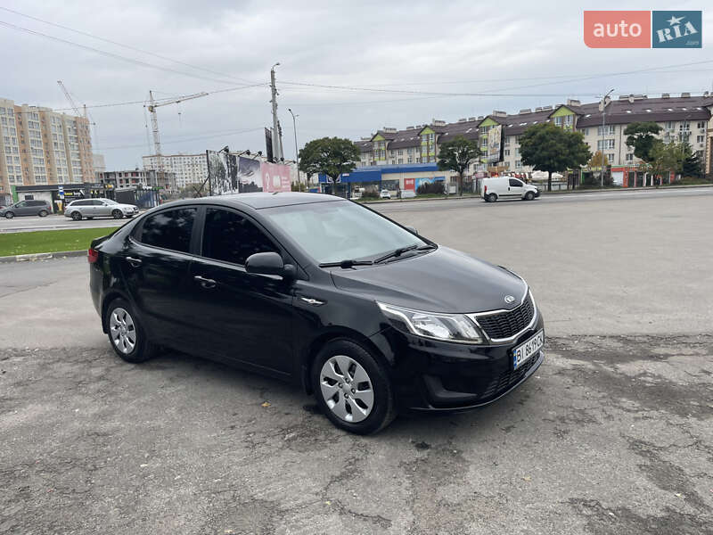 Седан Kia Rio 2013 в Киеве