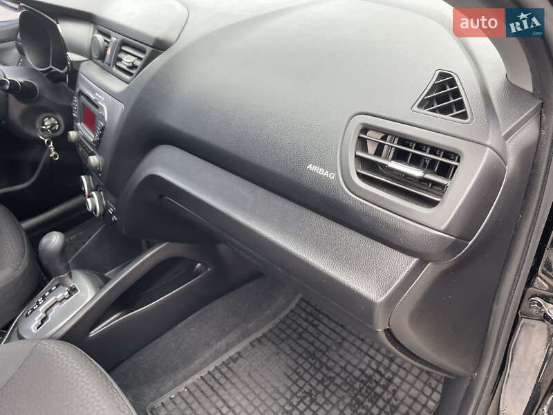 Седан Kia Rio 2013 в Киеве