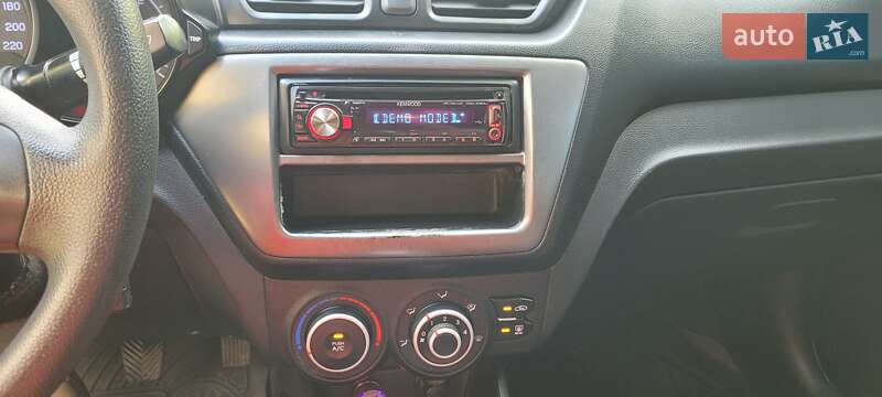Седан Kia Rio 2011 в Днепре