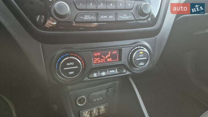 Седан Kia Rio 2013 в Миколаєві