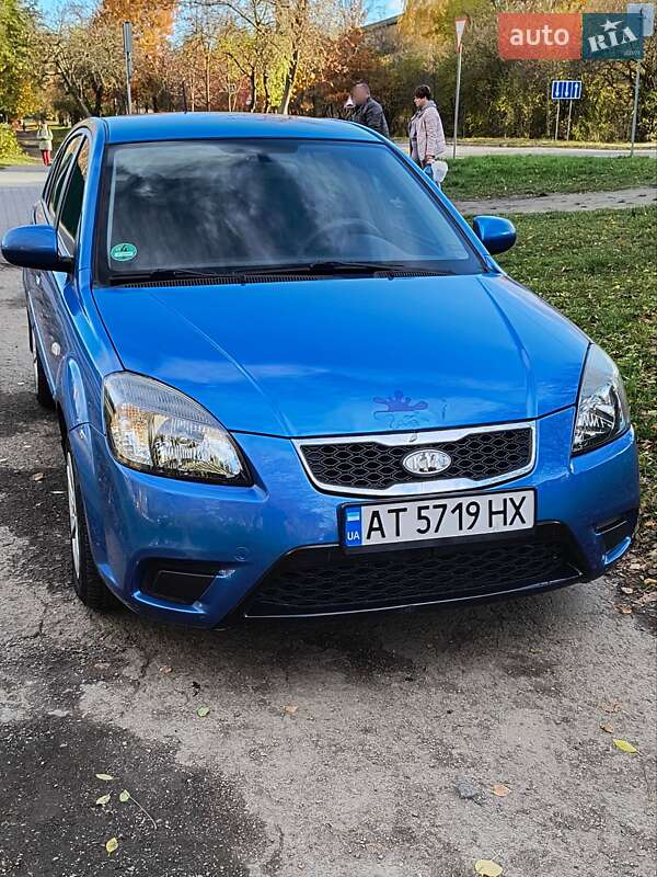 Хэтчбек Kia Rio 2009 в  фото Хэтчбек Kia Rio 2009 в