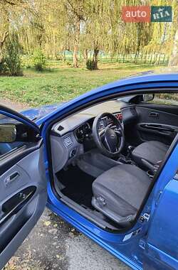 Хэтчбек Kia Rio 2009 в  фото 13 Хэтчбек Kia Rio 2009 в