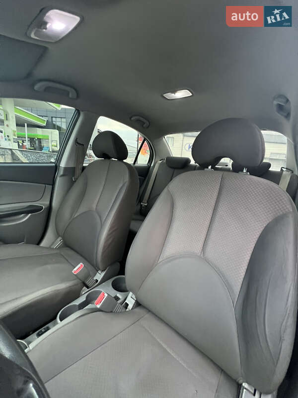 Седан Kia Rio 2010 в Белой Церкви