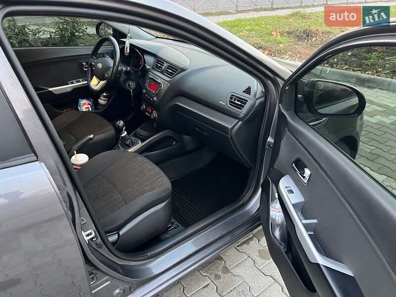 Хетчбек Kia Rio 2012 в Кременчуці