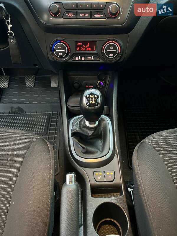 Хетчбек Kia Rio 2012 в Кременчуці