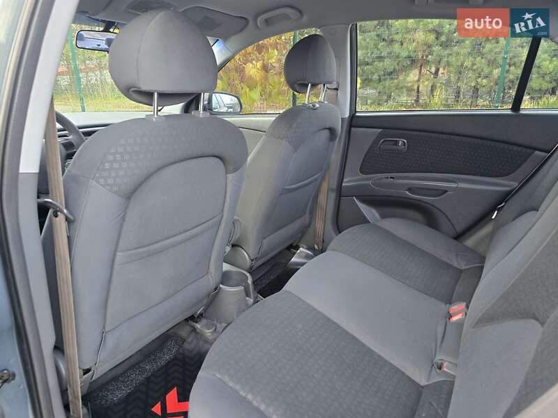 Седан Kia Rio 2006 в Хмельницькому