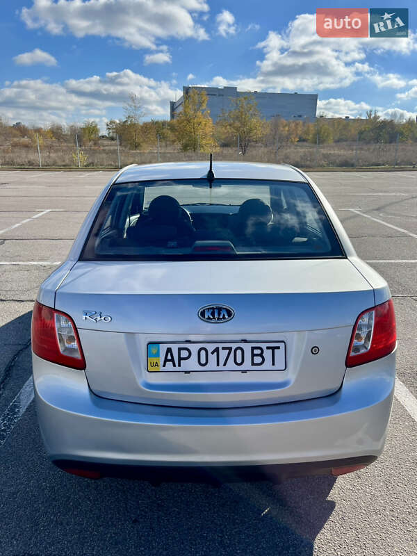 Седан Kia Rio 2010 в Запоріжжі