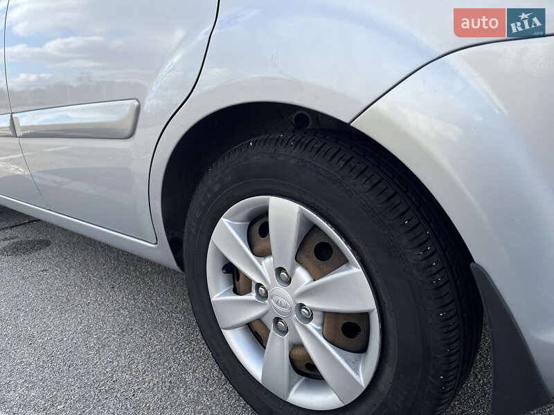 Седан Kia Rio 2010 в Запоріжжі