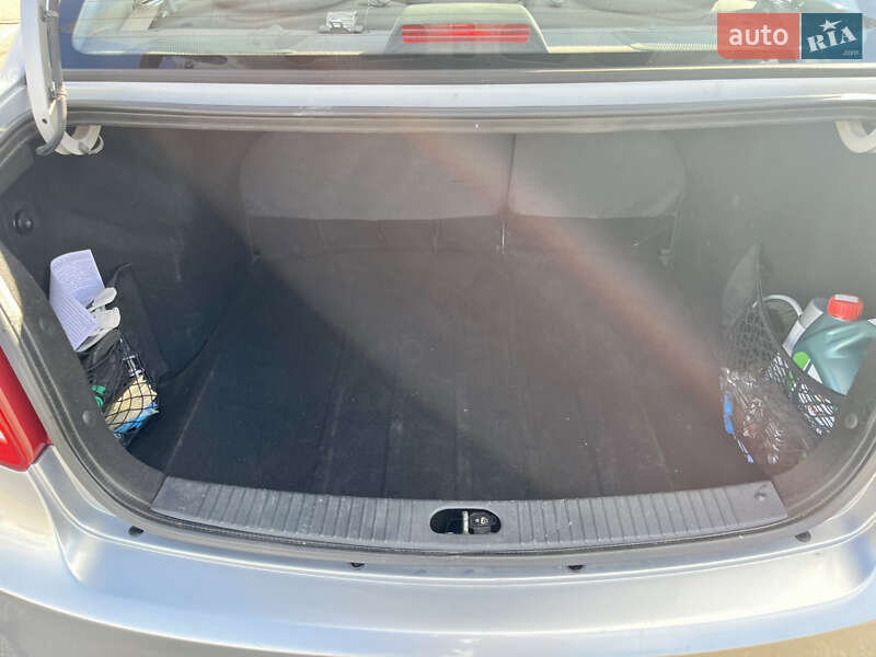 Седан Kia Rio 2010 в Запоріжжі