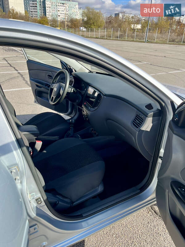 Седан Kia Rio 2010 в Запоріжжі