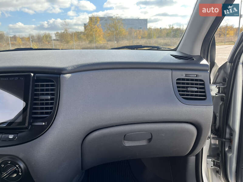 Седан Kia Rio 2010 в Запоріжжі