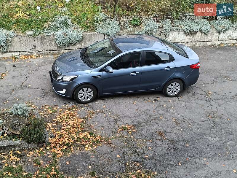Седан Kia Rio 2012 в Львові