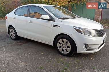 Седан Kia Rio 2012 в Нікополі