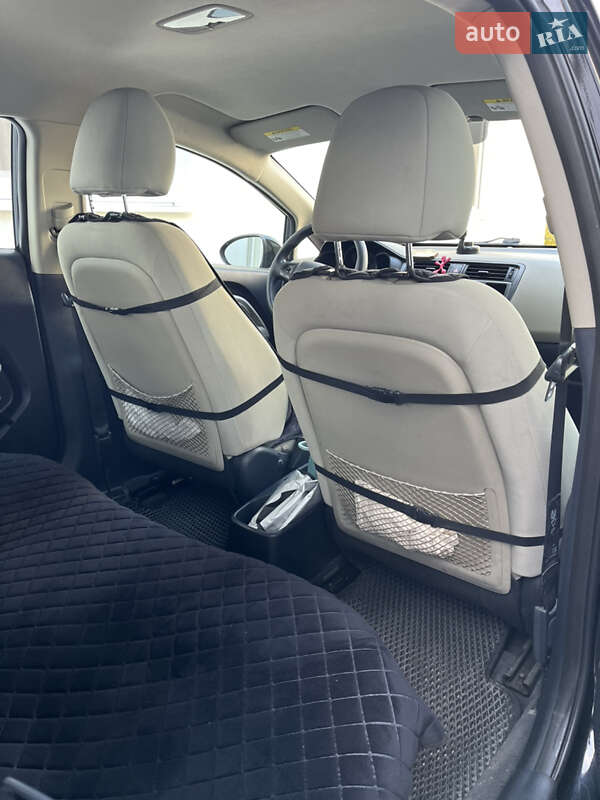 Хэтчбек Kia Rio 2013 в Днепре