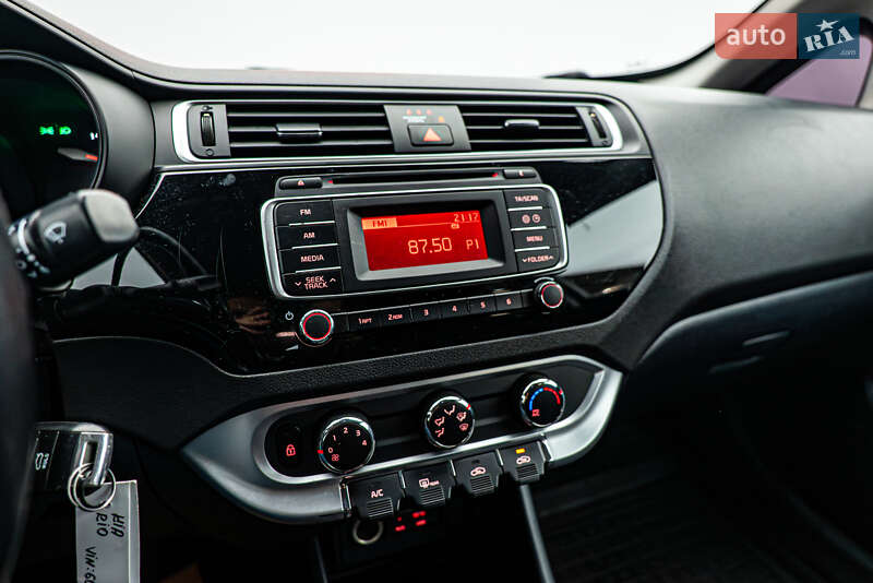 Седан Kia Rio 2016 в Киеве фото 16 Седан Kia Rio 2016 в Киеве