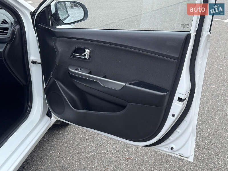 Седан Kia Rio 2014 в Киеве фото 20 Седан Kia Rio 2014 в Киеве