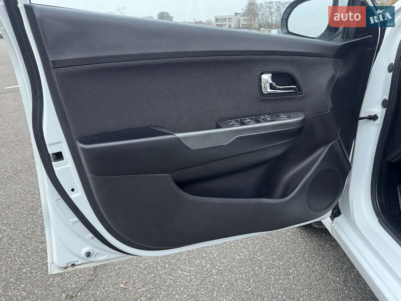 Седан Kia Rio 2014 в Киеве фото 33 Седан Kia Rio 2014 в Киеве